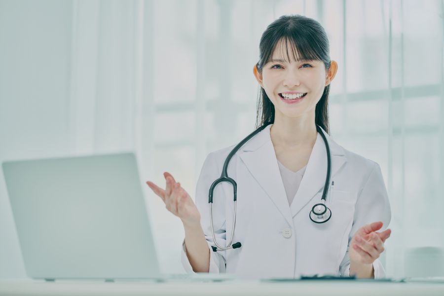 ザーフ(XERF)の禁忌を診察で確認する医師